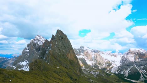 Marvel at Italy&#039;s Secceda Mountains in glorious 4K