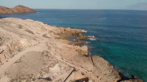 Porto-Dos-Frades-Felsige-Küste-Auf-Der-Insel-Porto-Santo,-Madeira