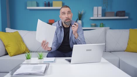trabajador de oficina en casa.