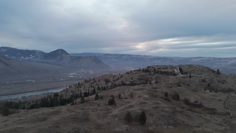 Dämmerung-Schwebt-über-Kamloops‘-Ruhiger-Wüstenlandschaft