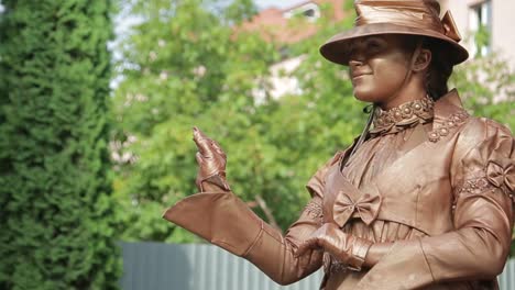 bronze living statue performance outdoors