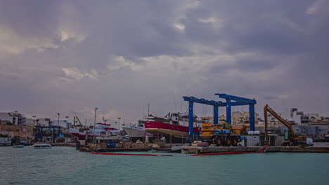 Astillero-De-La-Ciudad-De-Marsaxlokk-En-Malta,-Vista-Estática-De-Lapso-De-Tiempo