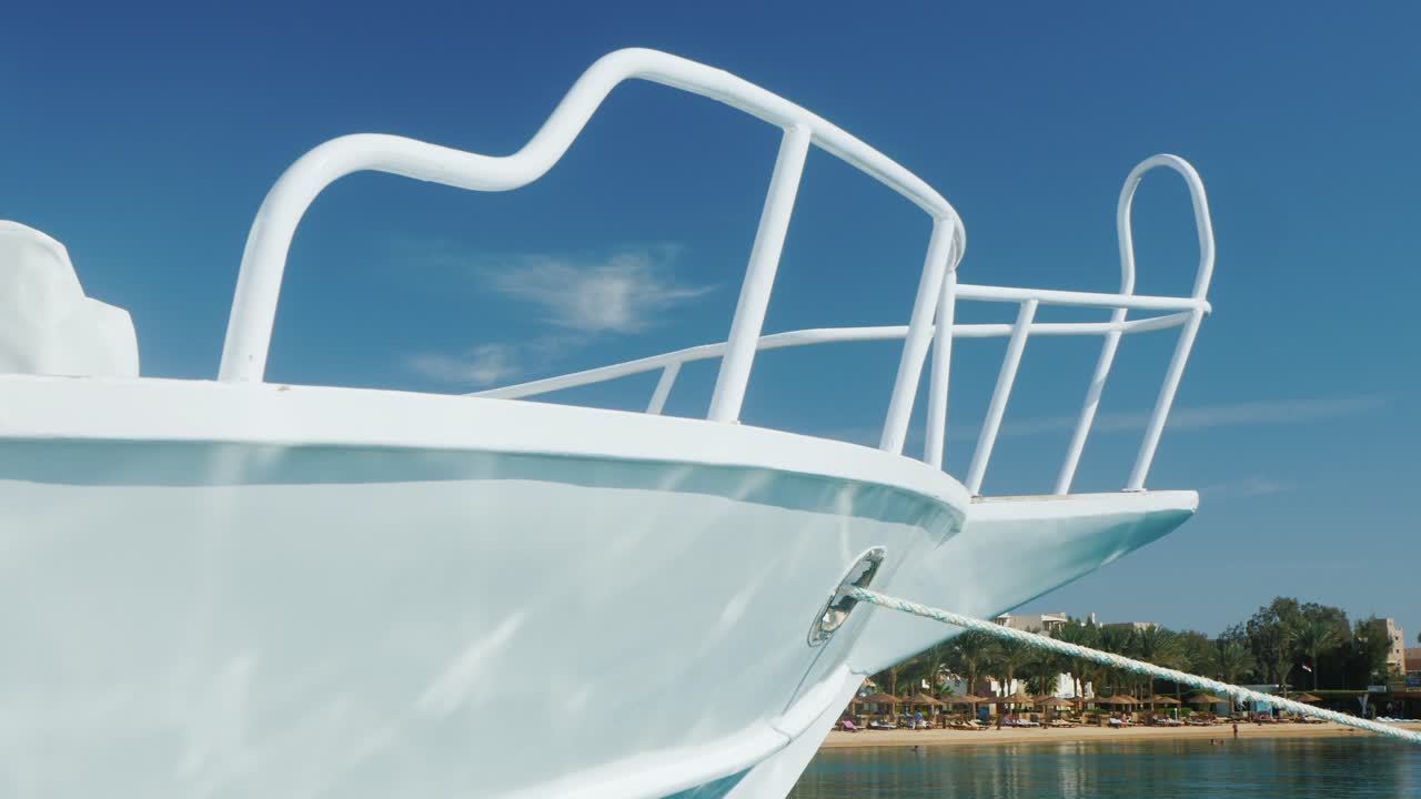 하늘 배경에 코 보트