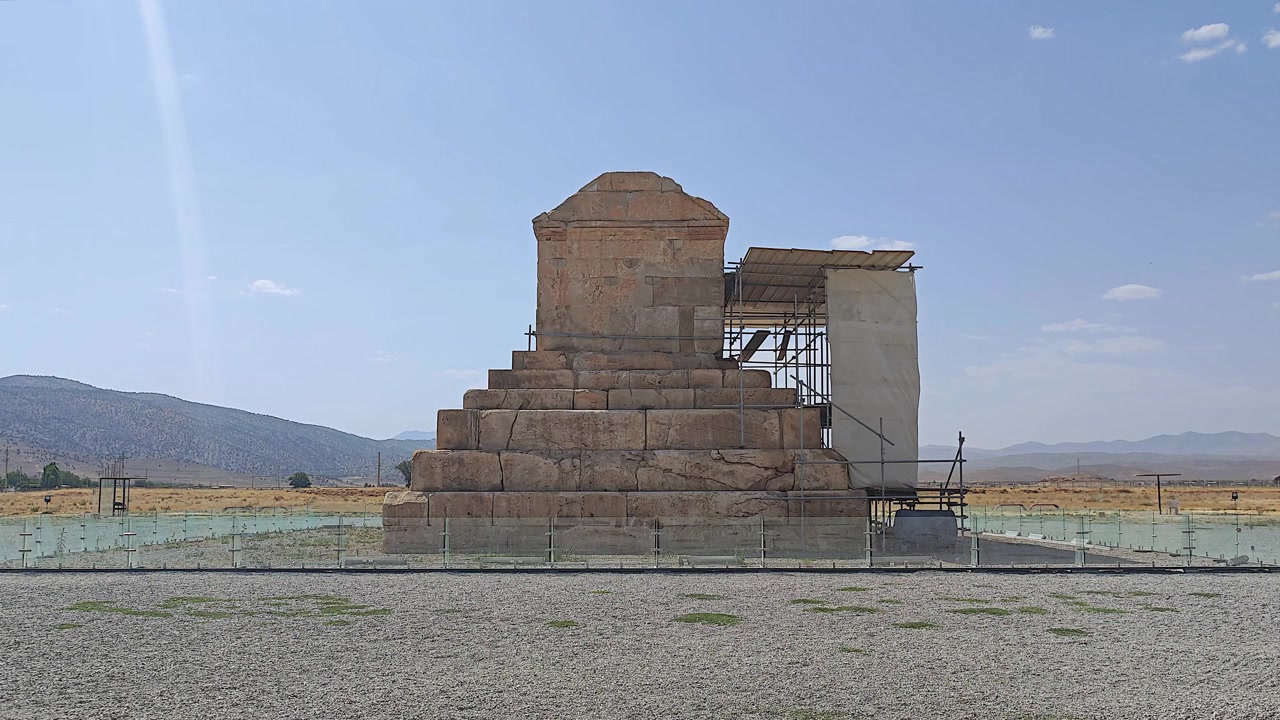 Pasargad İran'da Büyük Kiros'un Mezarı