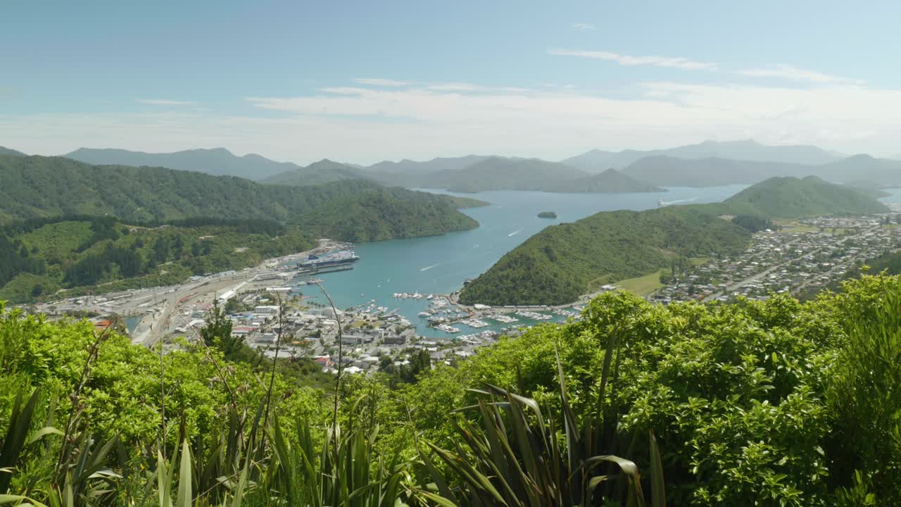 픽턴 하버의 매력: 마를보로 사운드를 내려다보는 페리 도크