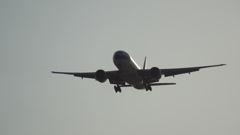 airplane landing in time strong wind