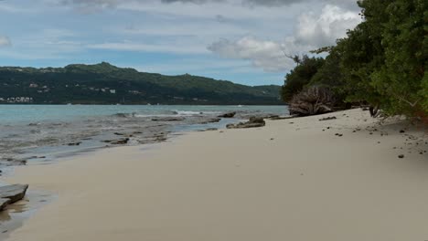 Pan-shot-of-white-sand-beach-of-Managaha-Island-during-a-bright-morning