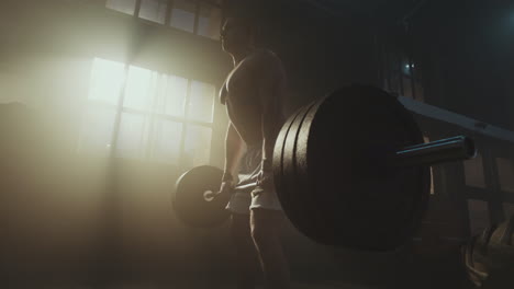 man weightlifting in gym