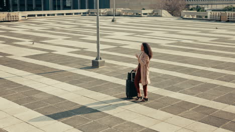 Business-woman,-city-and-check-time-on-watch