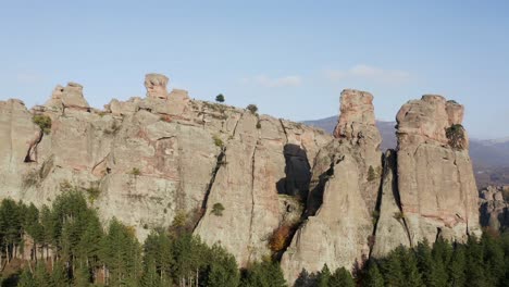 Aerial-drone-straffe-movement-focused-on-the-Belogradchik-Cliff-fortress,-a-natural-rock-sculptural-formation-in-Vidin-province-in-Northwestern-Bulgaria