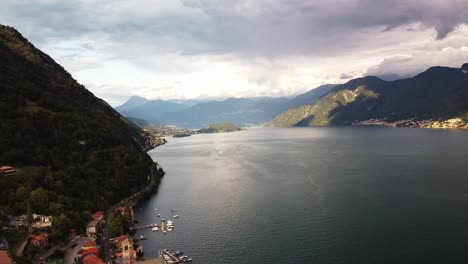 Dramatische-Landschaft-Des-Comer-Sees-In-Italien-Mit-Gewitterwolken