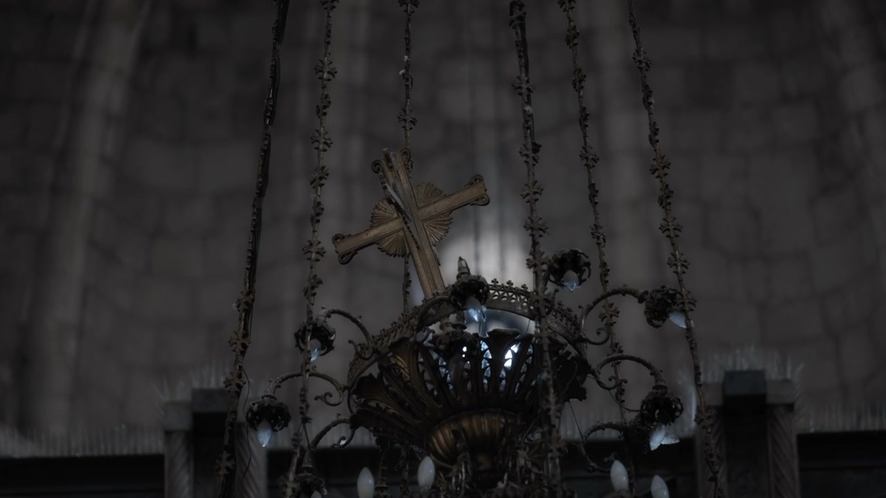 Lampadario antico da chiesa sospeso