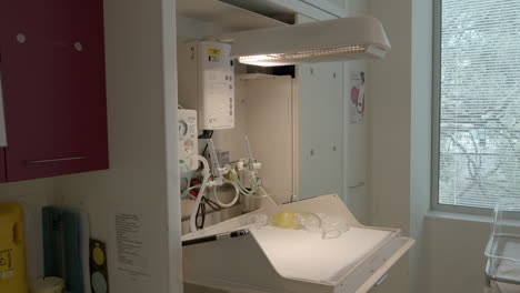 baby resuscitation doctor patient hospital room equipment