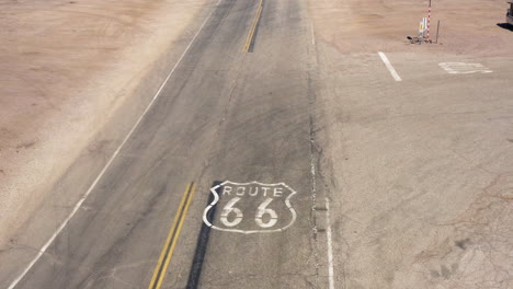 historische und berühmte route 66 highway interstate road in amerika, luftaufnahme