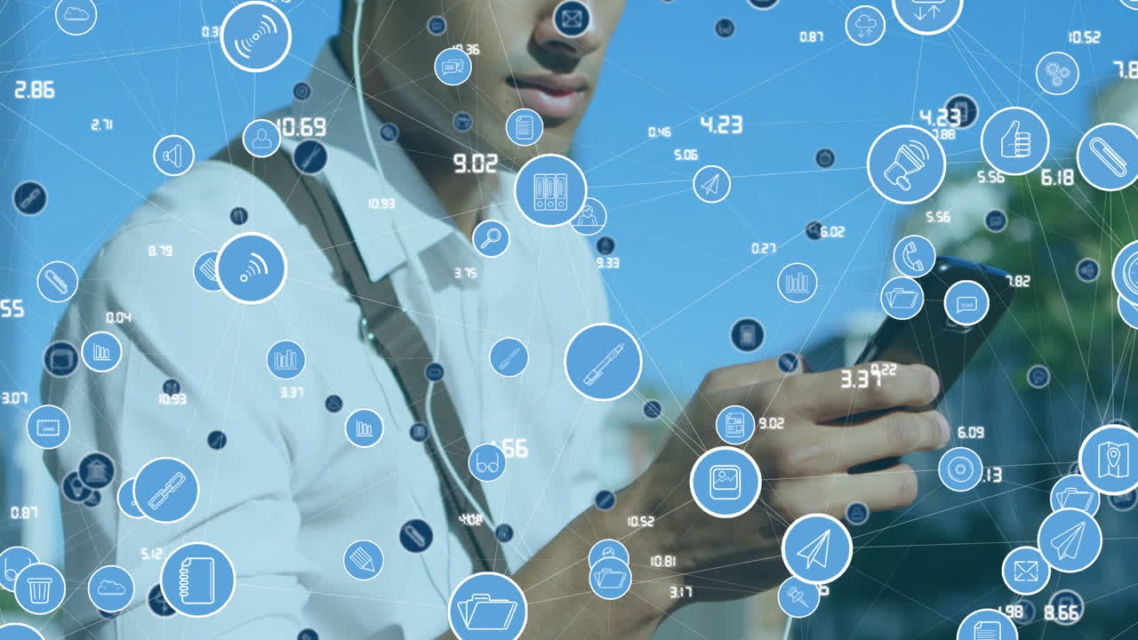 animación de una red de iconos digitales y un alienígena en una nave espacial contra un hombre indio usando un teléfono inteligente