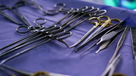 Surgical-instruments-in-a-tray-4k