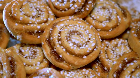 freshly baked homade cinnamon rolls buns