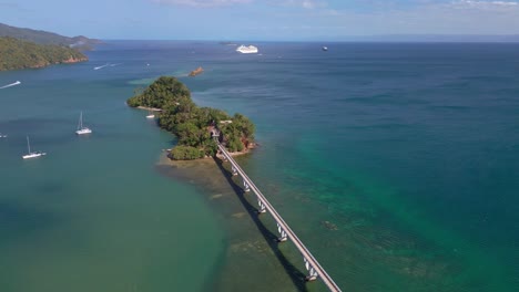 Panorama-Aéreo-Del-Puente-De-Samaná-En-República-Dominicana,-Disparo-De-Drones-De-4k