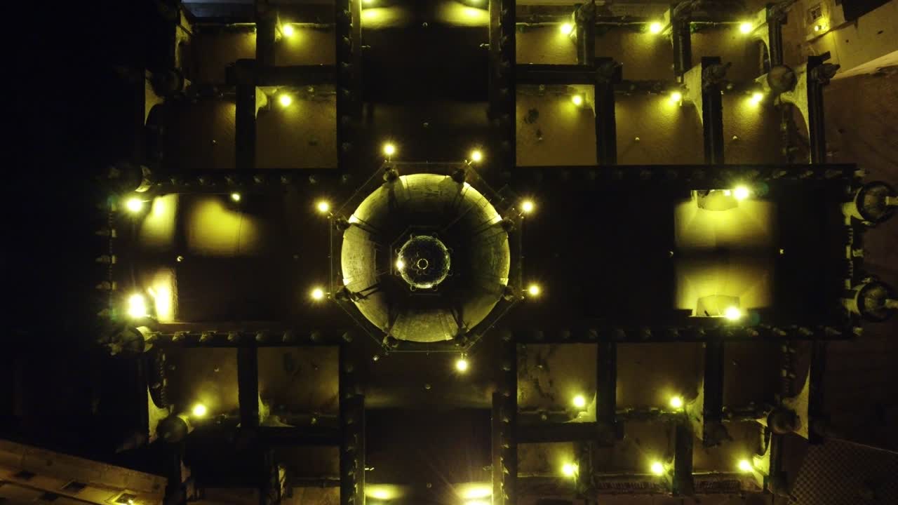 vista aérea nocturna de una catedral