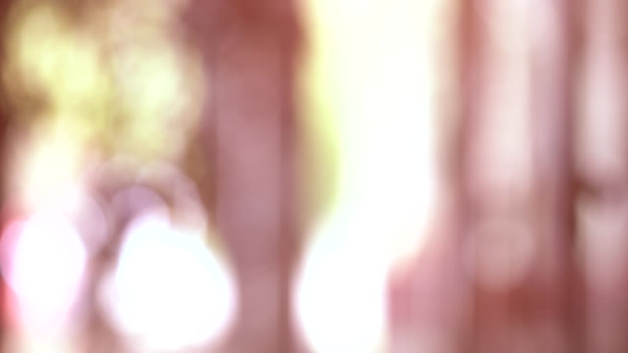 갑자기 움직이는 조명 배경.