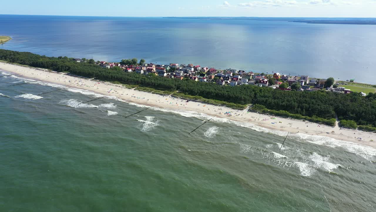 폴란드의 아름다운 도시 찰루피 리조트의 해변