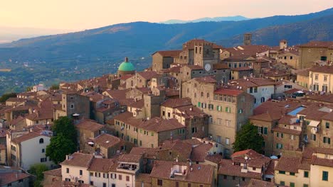 cortona italian medieval mountain village tuscany