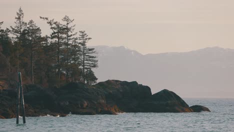 Hermosa-Puesta-De-Sol-Sobre-El-Océano-Pacífico,-Costa-Del-Sol,-Columbia-Británica,-Canadá