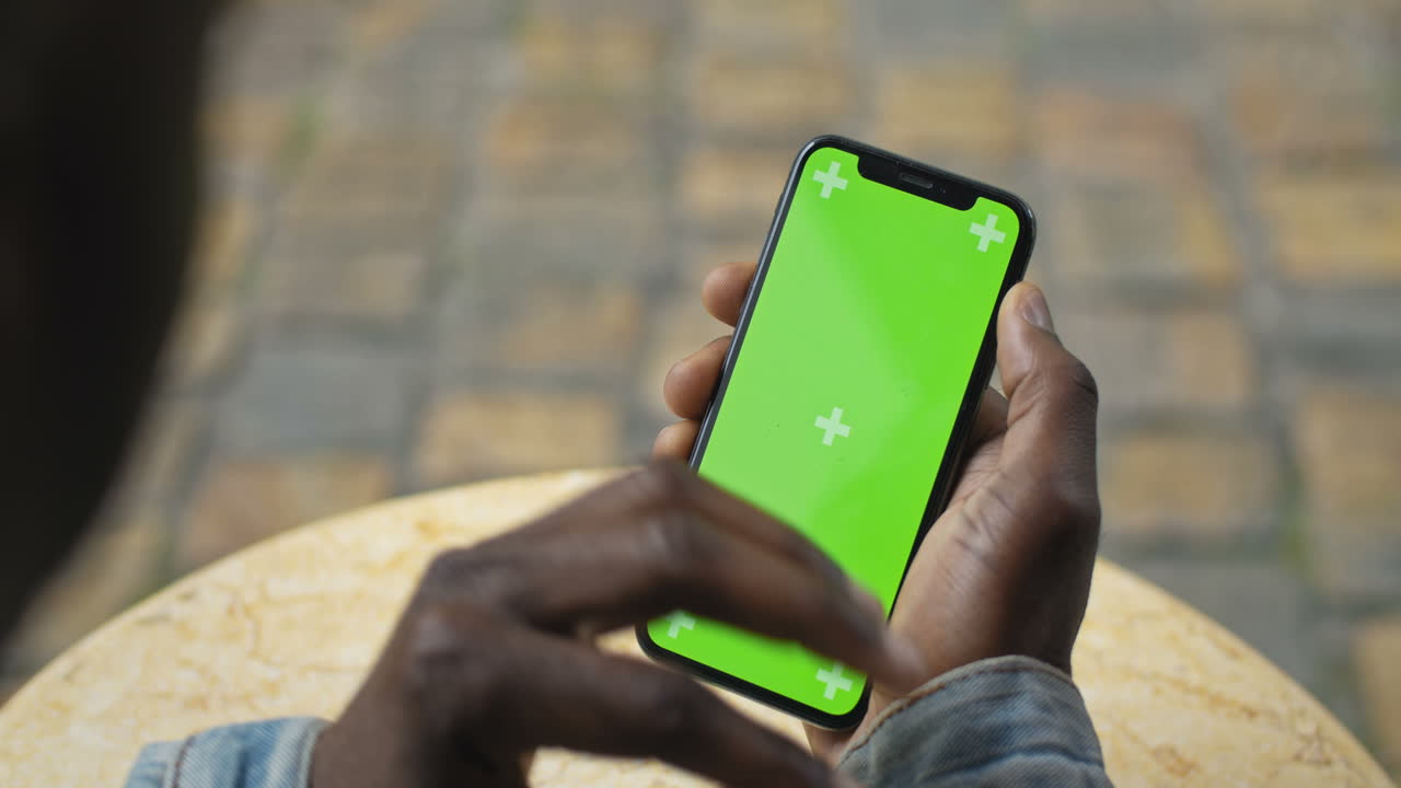 Smartphonemockup med grøn skærm