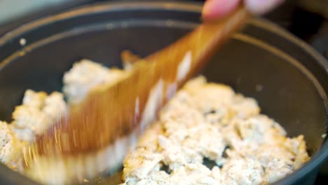 cook ground chicken in a frying pan to make tacos