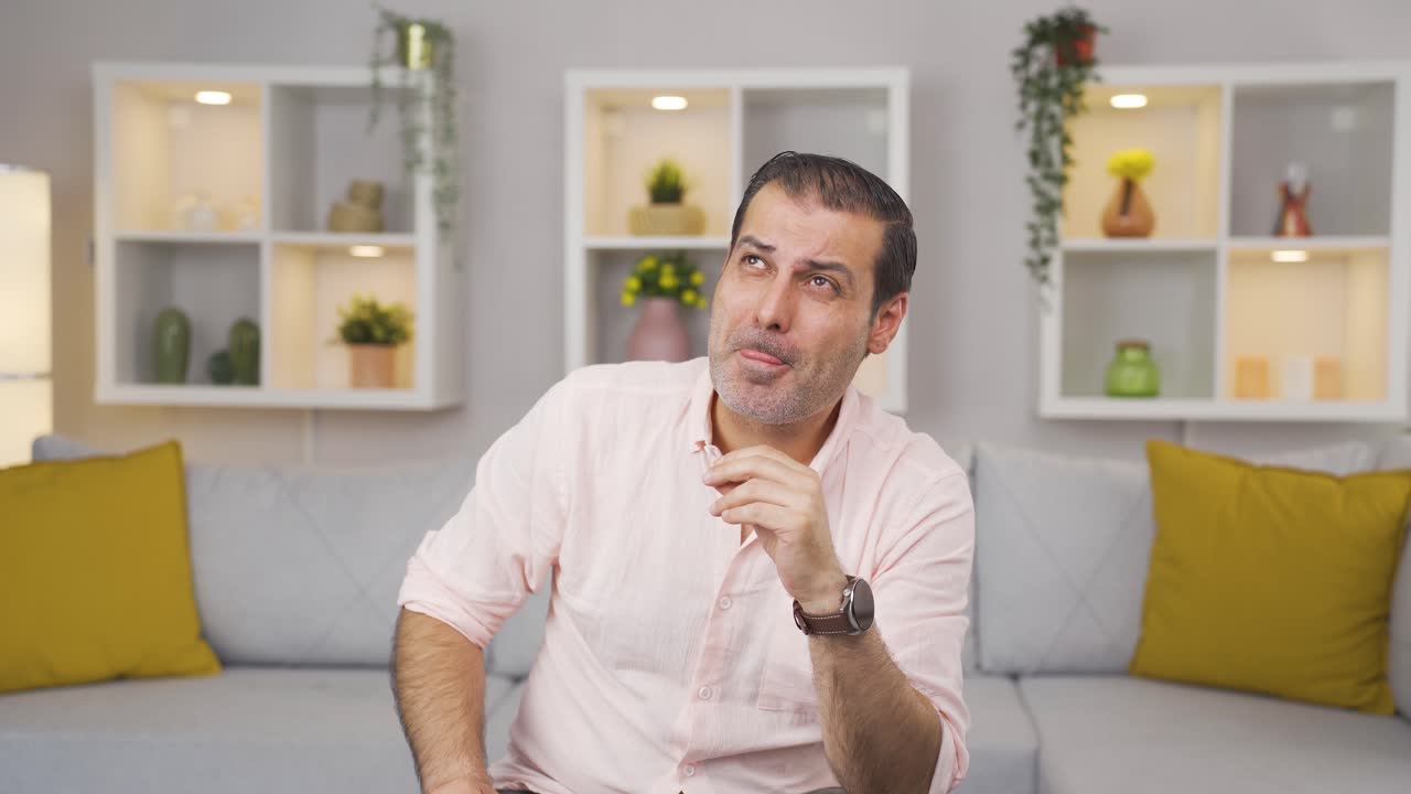 el hombre está soñando.