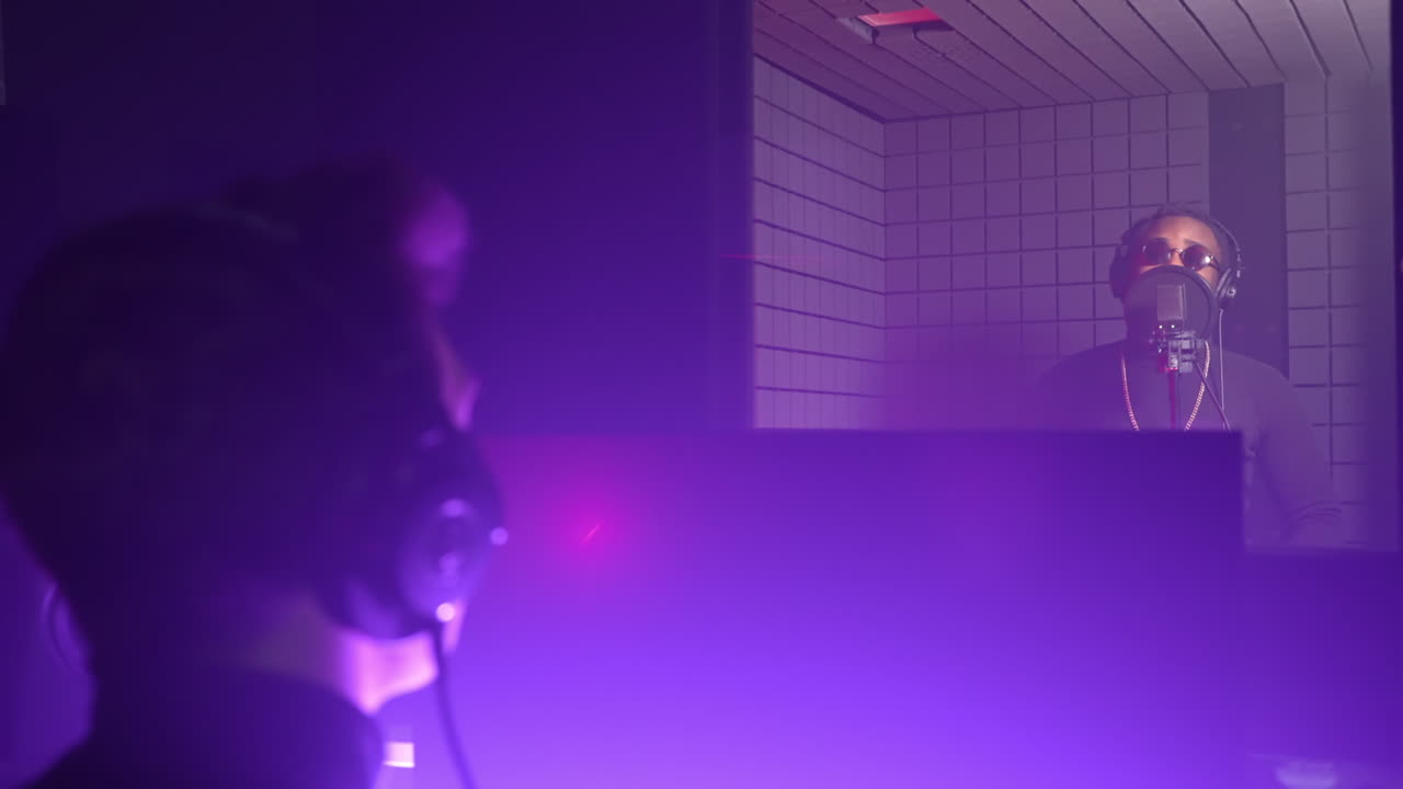 sesión de grabación de música en un estudio profesional