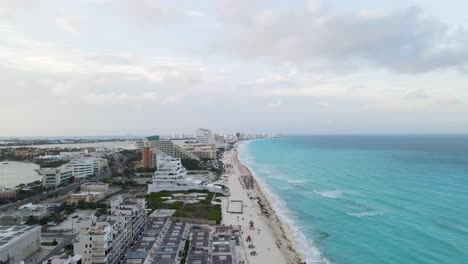 Aerial-forward-view-of-long-coastline-with-luxury-hotels-of-Cancun