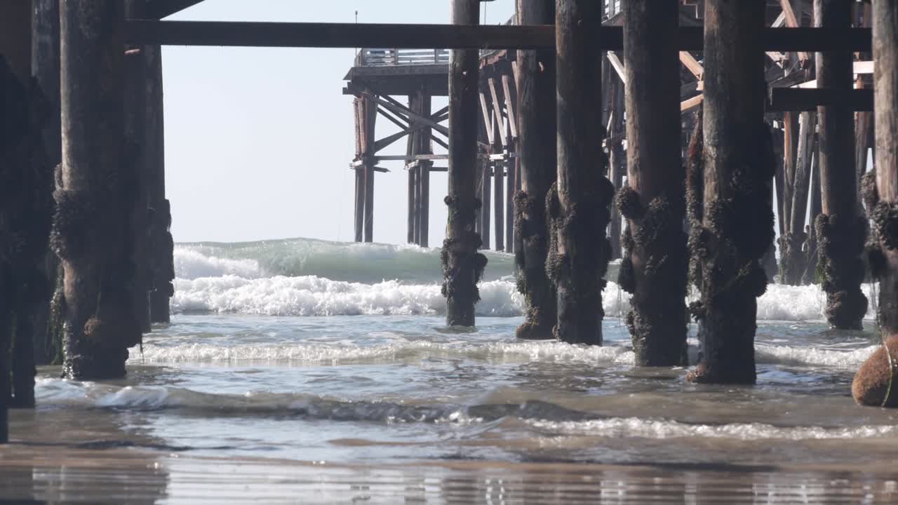 나무 크리스탈 피어 오브 파일, 오션 비치 워터 웨이브, 캘리포니아, 미국