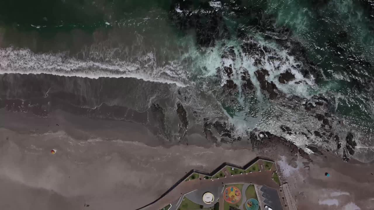 Iquique playa brava chile tarapaca cavancha day beach city ocean sea waves