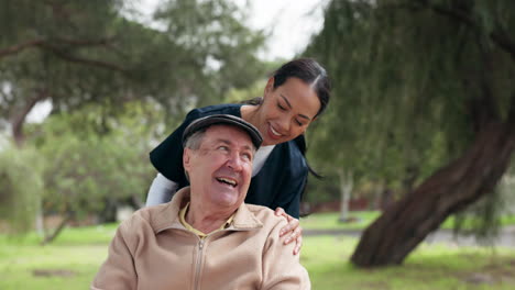 Betreuer,-Alter-Mann-Und-Krankenschwester-Im-Park