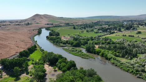 Aerial-view-of-the-Yakima-River-running-through-Benton-City,-Washington