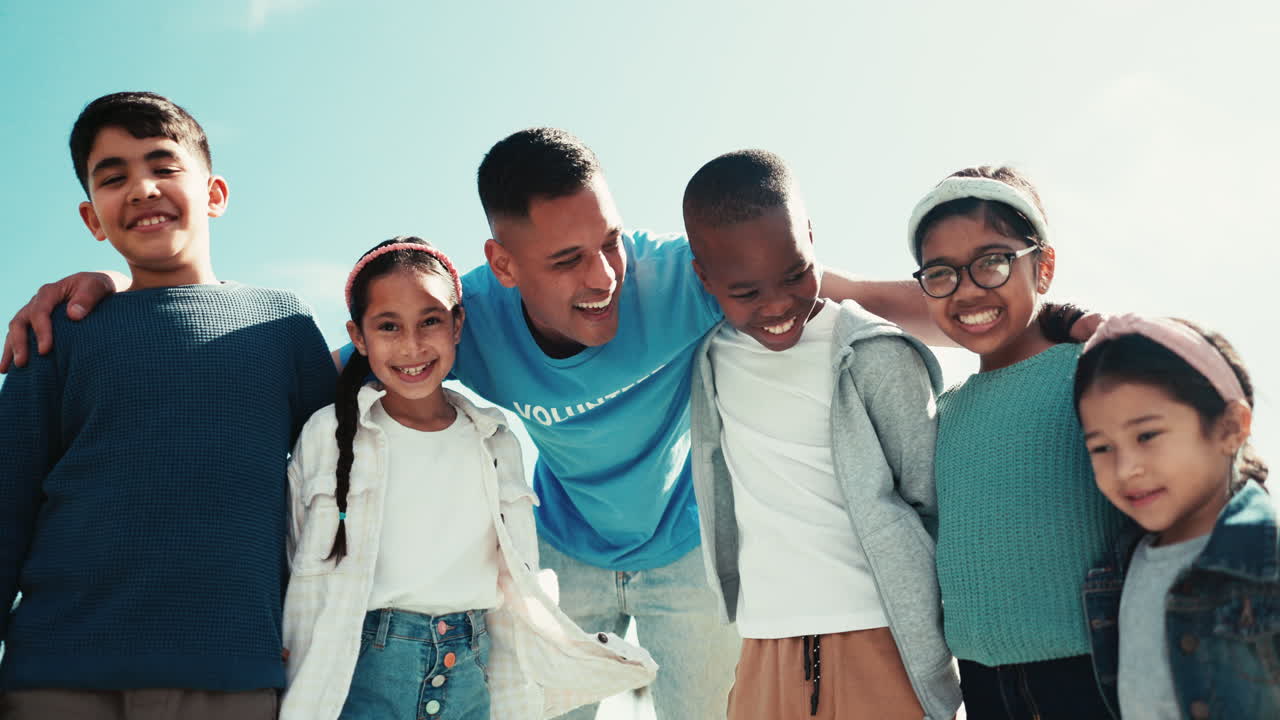 자연, 지원 및 팀워크와 함께 자원봉사
