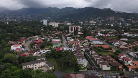 Aerial-shot-flying-over-San-Jose-city-and-Escazu-mountain-range,-Costa-Rica