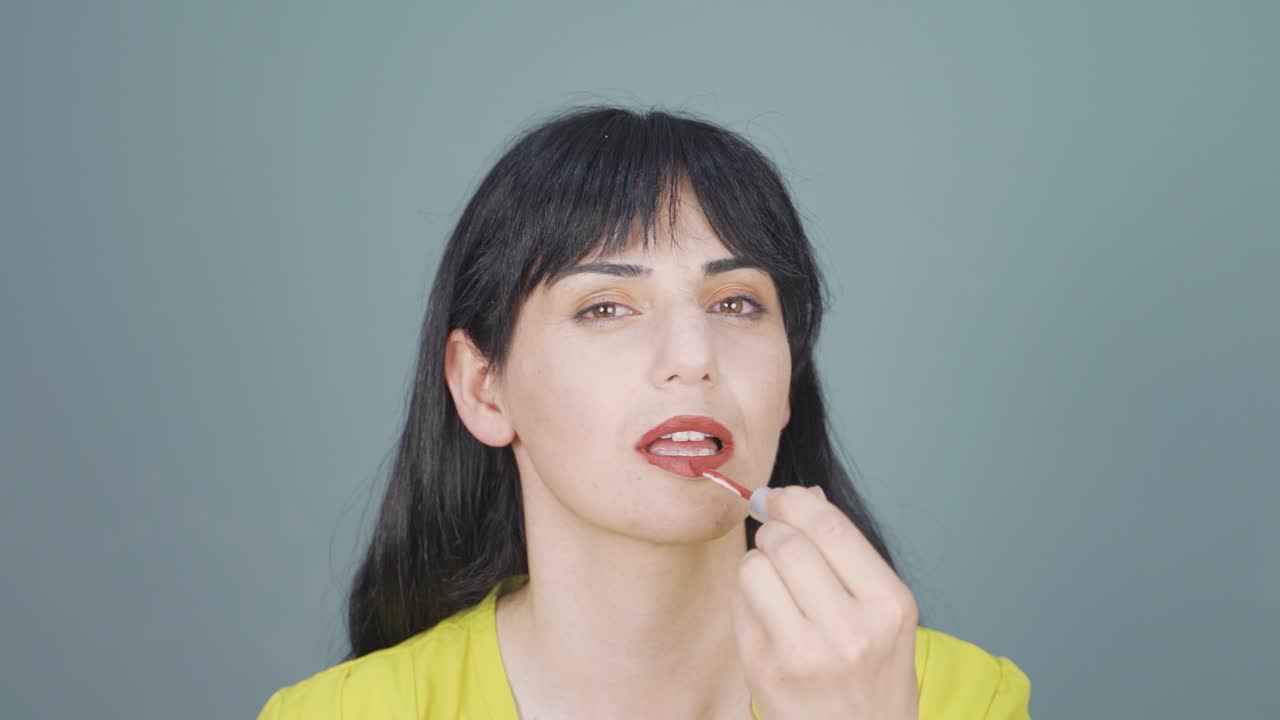 la mujer se cuida a sí misma, bien cuidada.