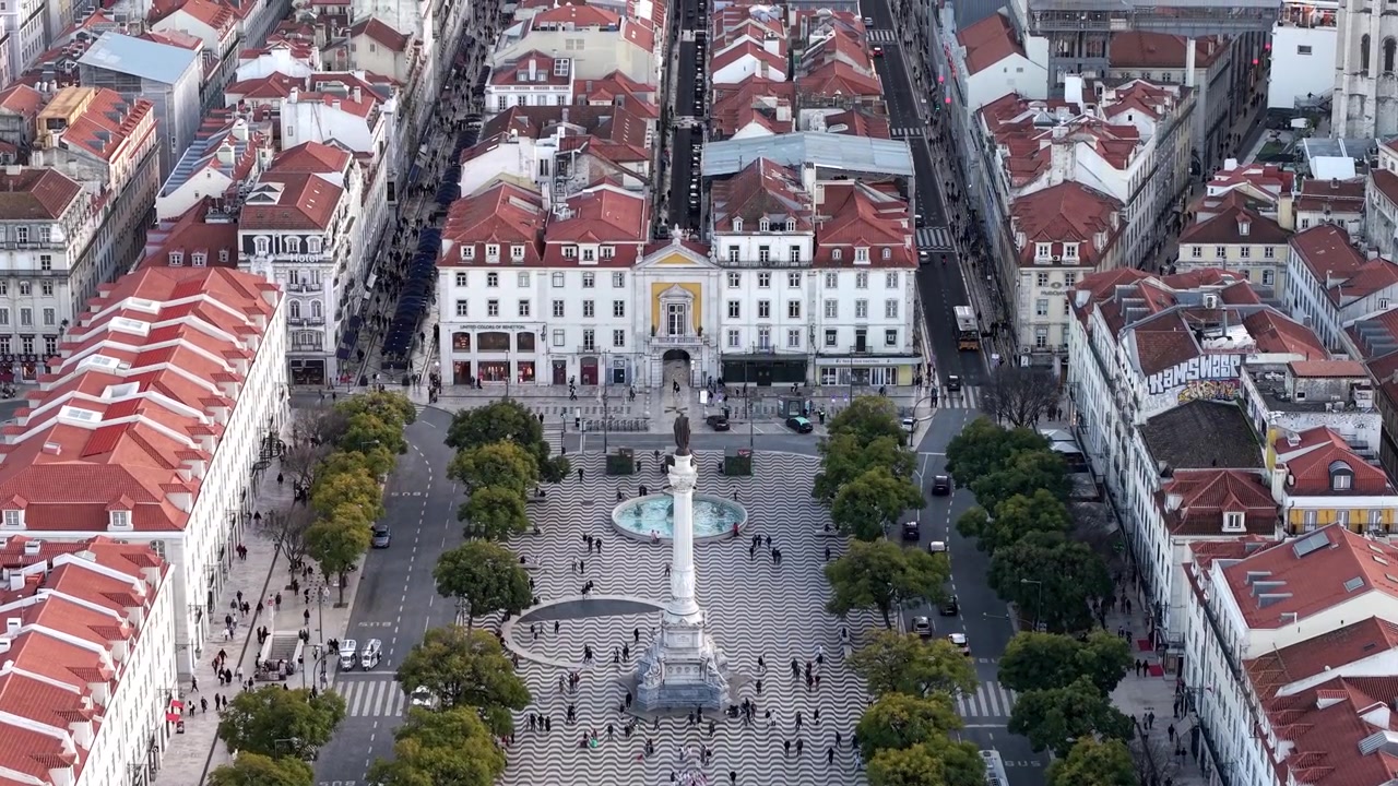 Piazza Re Pedro IV, Piazza Rossio nel centro pombalino di Lisbona, ripresa con drone.