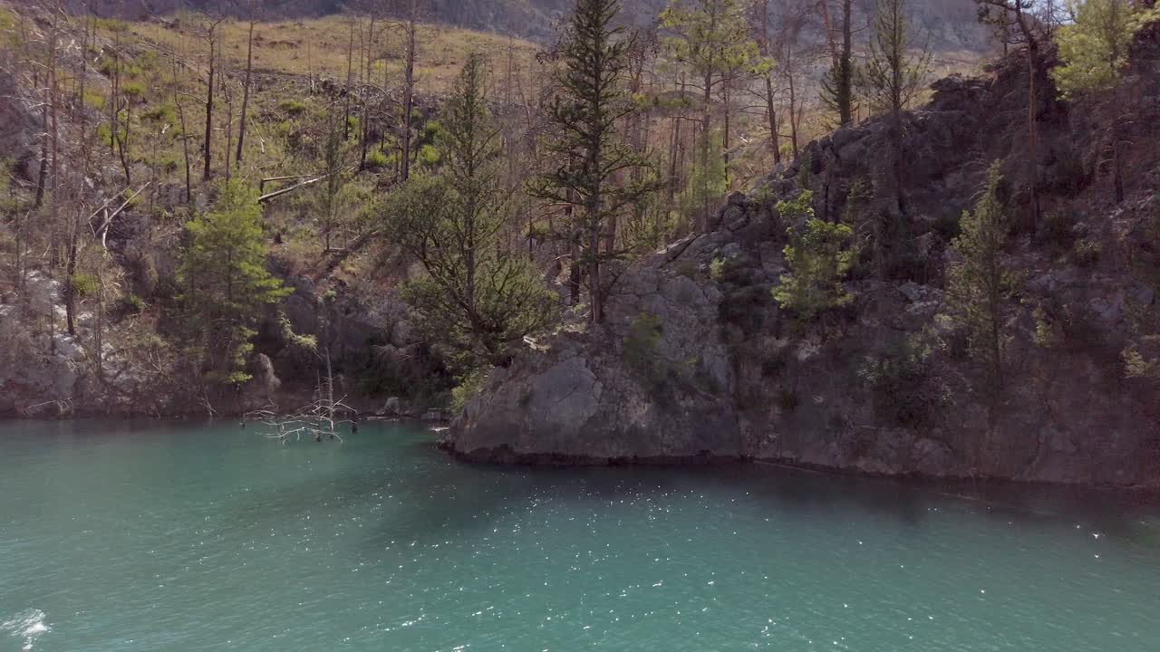 Montagne del lago al Green Canyon a Manavgat, Antalya, Turchia