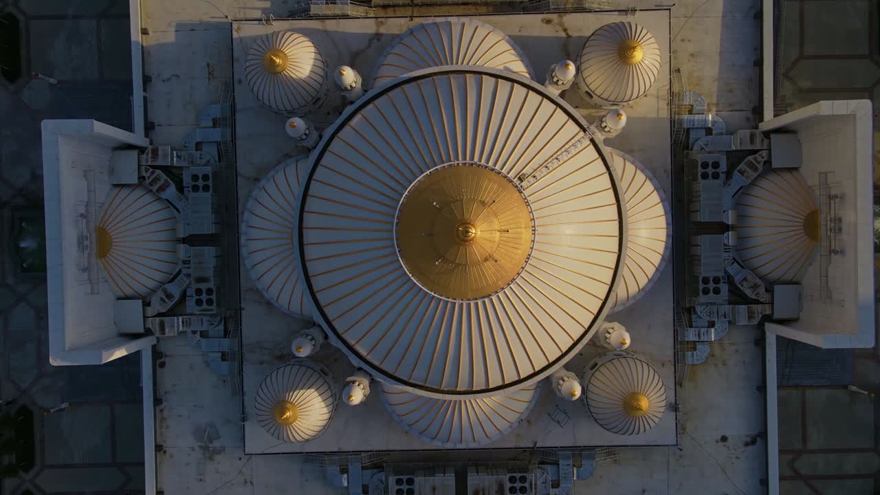 la mezquita pride of muslims, que lleva el nombre del profeta mahoma, en shali.