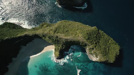 Kelingking-Beach-Bali-Drone-Vertical-De-Arriba-Hacia-Abajo