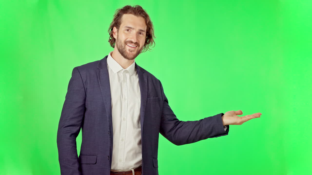 hombre de negocios, palma abierta y producto con verde