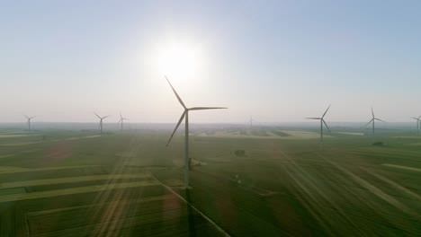 Drohnenansicht-Von-Windkraftanlagen-Am-Sonnigen-Morgen