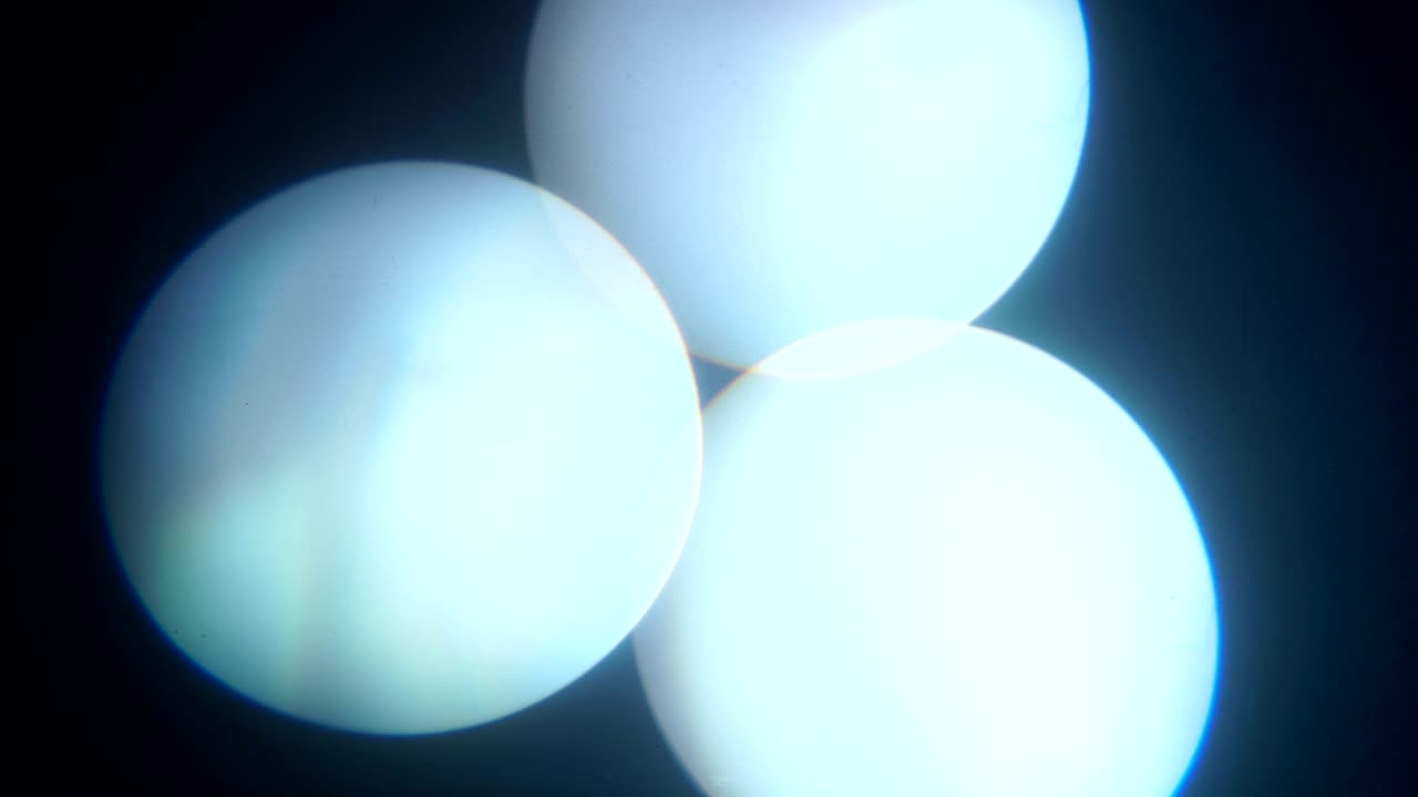 3 haz de luz en giro