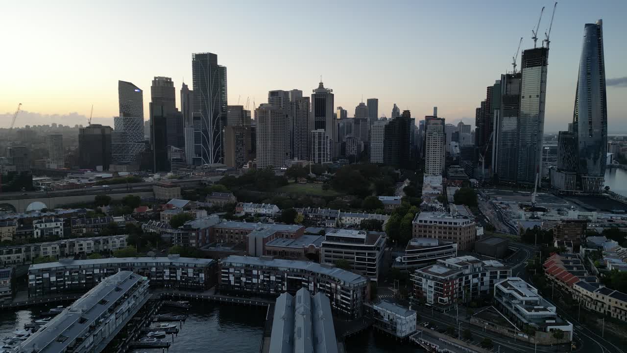 Centro di Sydney all'alba - Ripresa aerea con drone