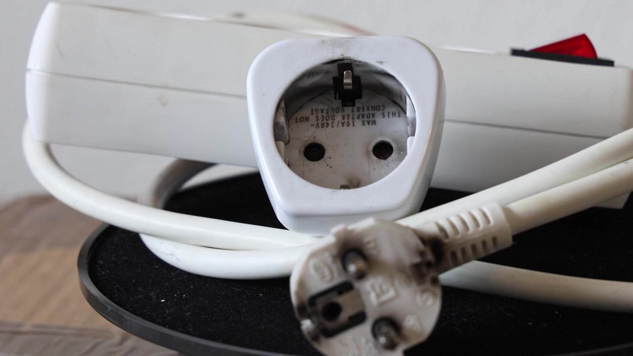 Burnt electrical plug and voltage converter, short circuit aftermath