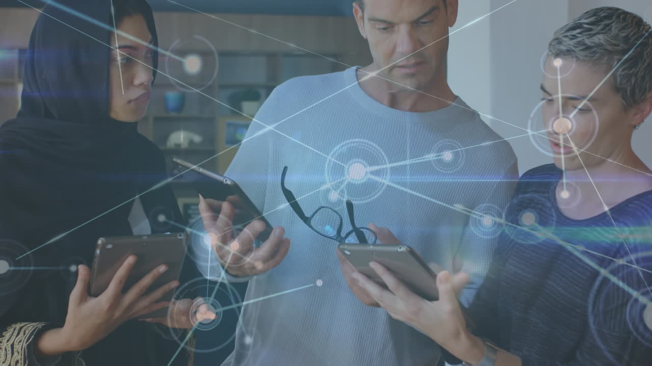 animación de la red de conexiones entre diversas personas de negocios en la oficina