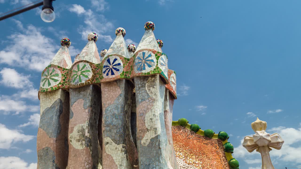 가우디의 카사 바틀로 지붕의 세부 사항